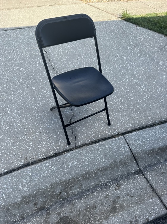 BLACK FOLDING CHAIRS